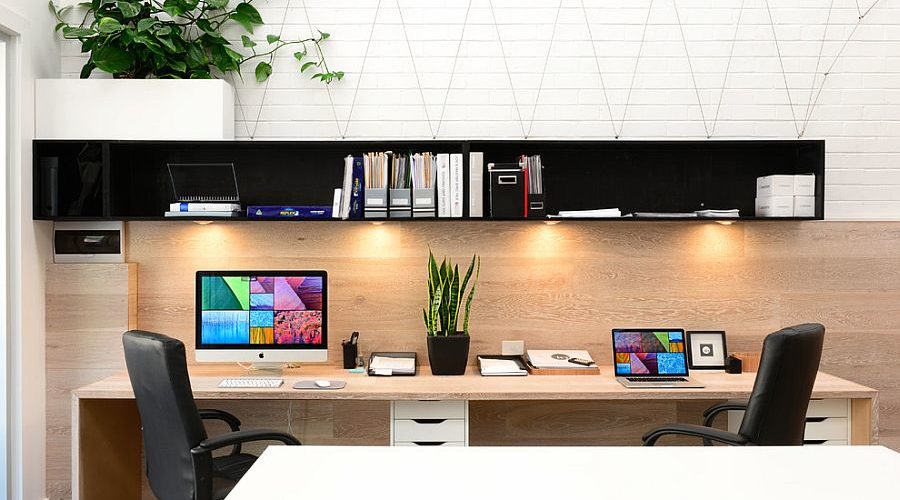 How to Work with a Compact Office Space to Enliven It